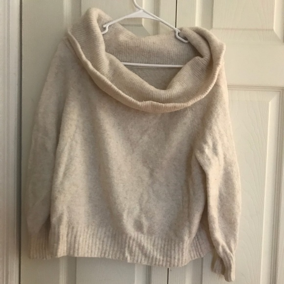 Sweaters - Picture 4 of 7